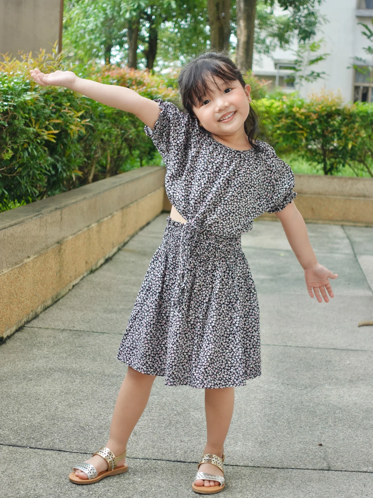 Evelyn kids set - black floral - Image 6